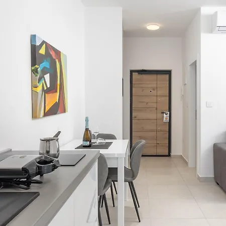 Seafront Andrijana - Happy Apartment
