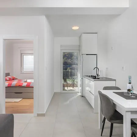Seafront Andrijana - Happy Apartment *