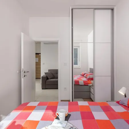 Apartment Seafront Andrijana - Happy