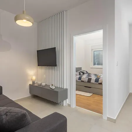Seafront Andrijana - Happy Apartment