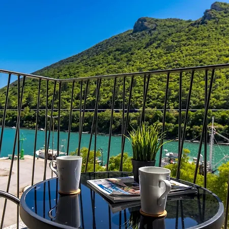 Apartment Seafront Andrijana - Happy Plomin