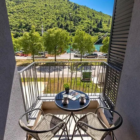 Seafront Andrijana - Happy Apartment
